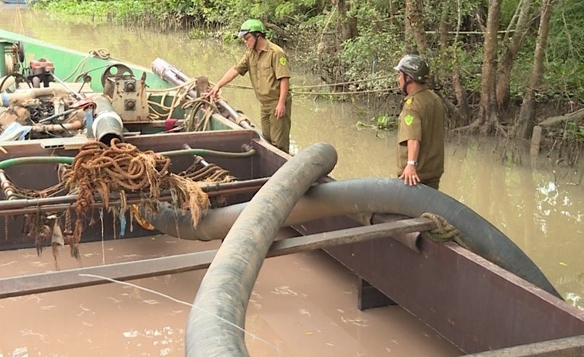 Thông tin từ đường dây nóng